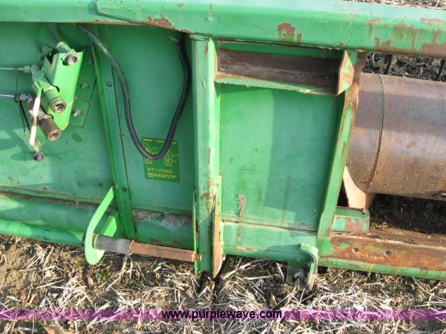 image for item 5978 1994 John Deere 925 header and reel