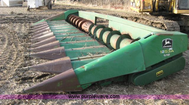 image for item 5979 John Deere 1253A 12 row header