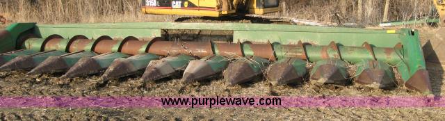 image for item 5979 John Deere 1253A 12 row header
