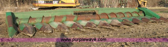 image for item 5979 John Deere 1253A 12 row header