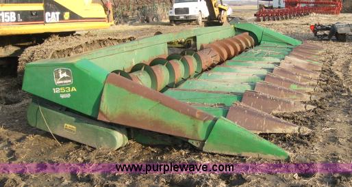 image for item 5979 John Deere 1253A 12 row header
