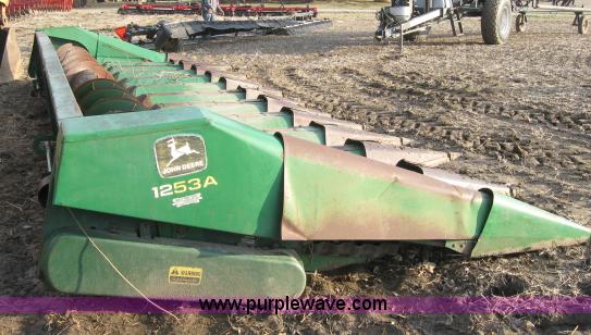 image for item 5979 John Deere 1253A 12 row header