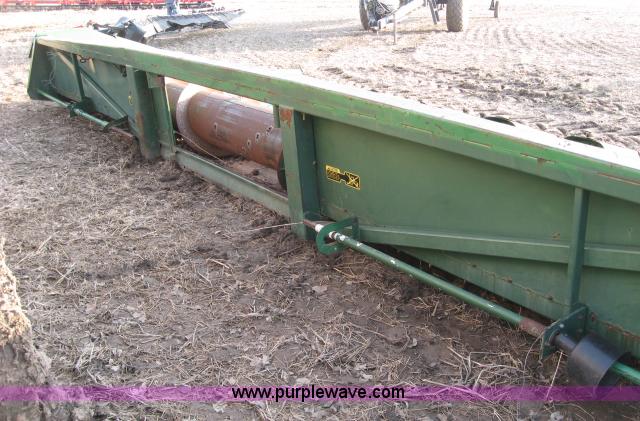 image for item 5979 John Deere 1253A 12 row header
