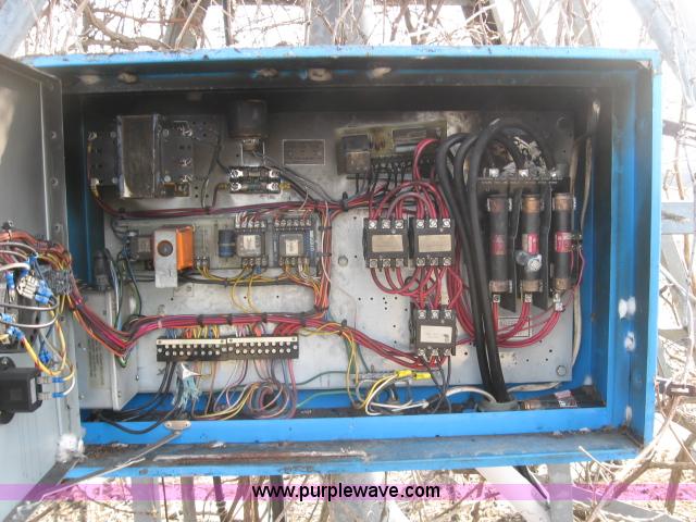 image for item 5993 Valley irrigation pivot