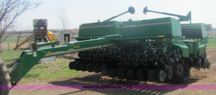 image for item 7008 2002 Great Plains 30' folding no-till drill