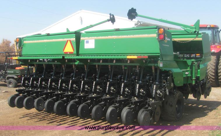 image for item 7008 2002 Great Plains 30' folding no-till drill