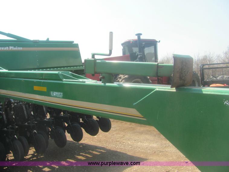 image for item 7008 2002 Great Plains 30' folding no-till drill