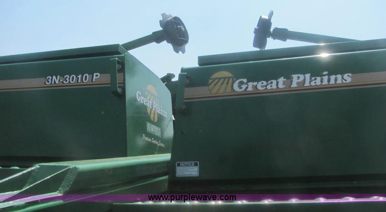 image for item 7008 2002 Great Plains 30' folding no-till drill