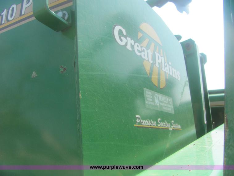 image for item 7008 2002 Great Plains 30' folding no-till drill