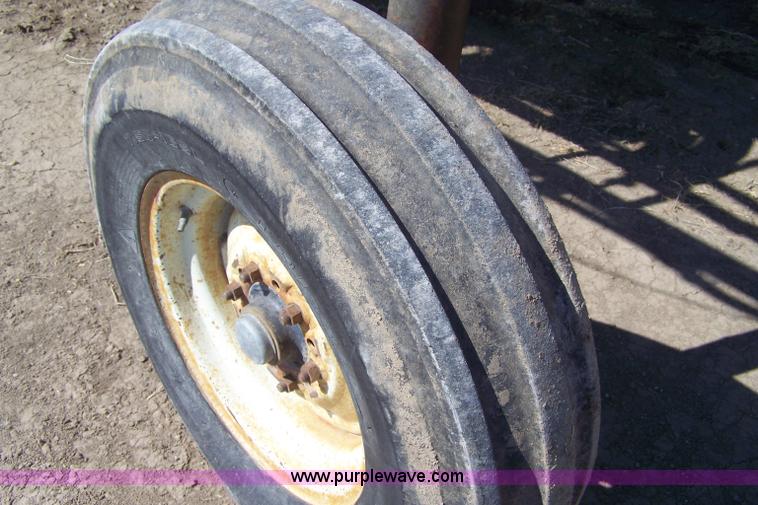 image for item 7331 1986 SpraCoupe 220 self propelled sprayer