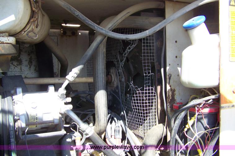 image for item 7331 1986 SpraCoupe 220 self propelled sprayer