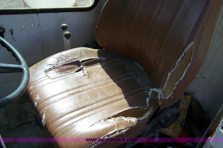 image for item 7331 1986 SpraCoupe 220 self propelled sprayer