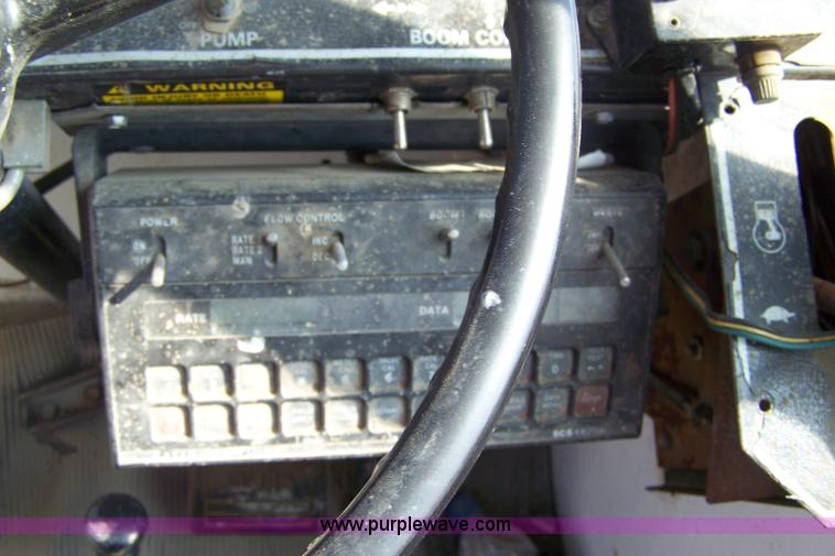 image for item 7331 1986 SpraCoupe 220 self propelled sprayer