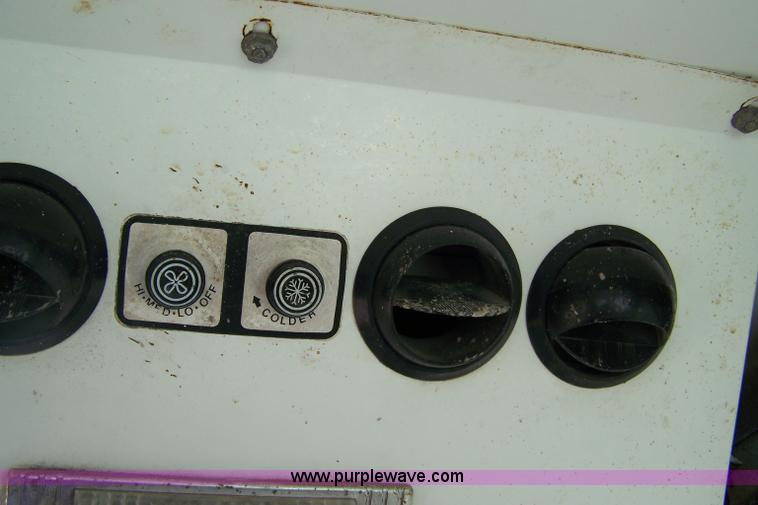 image for item 7331 1986 SpraCoupe 220 self propelled sprayer