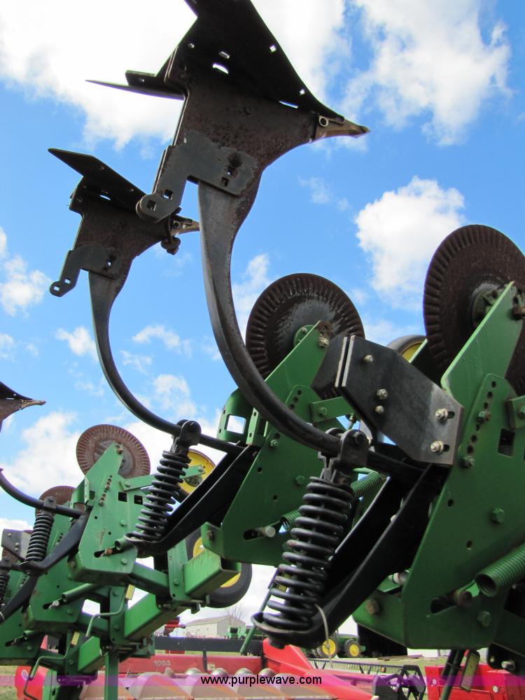image for item 8724 John Deere 886 12 row no-till cultivator