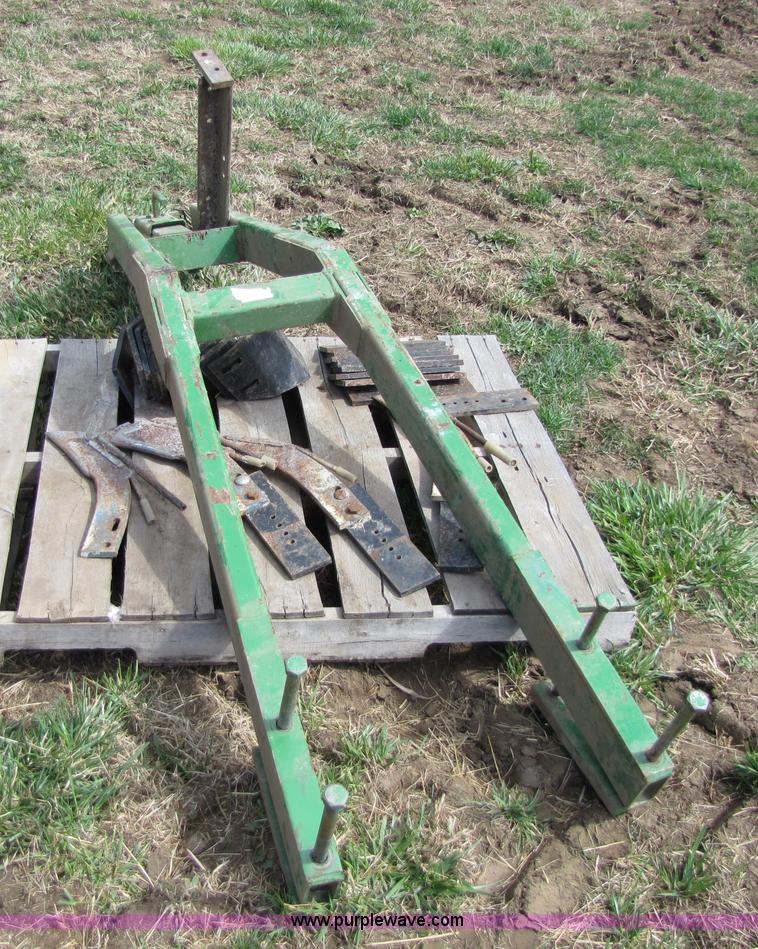 image for item 8724 John Deere 886 12 row no-till cultivator