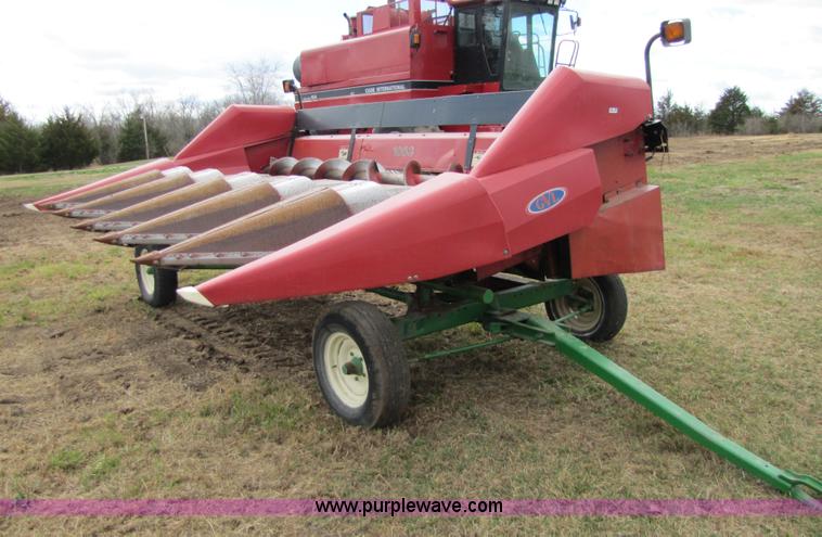 image for item 8725 1995 Case 1063 six row corn head and header trailer