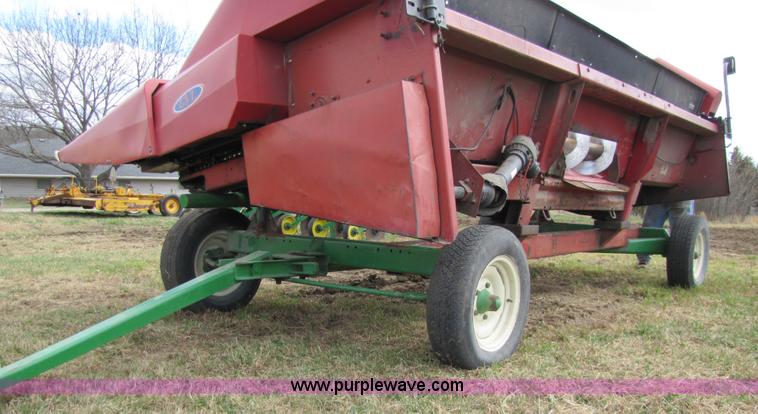 image for item 8725 1995 Case 1063 six row corn head and header trailer