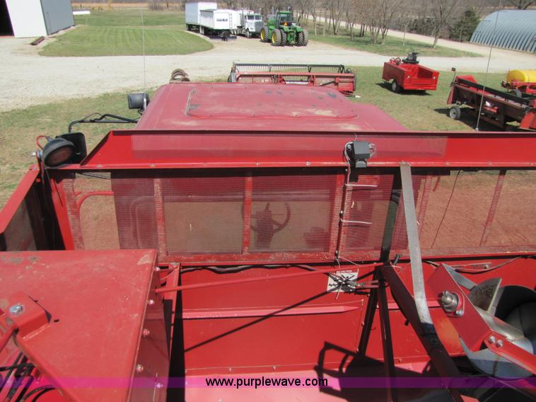 image for item 8727 1994 Case IH 1644 axle-flow combine