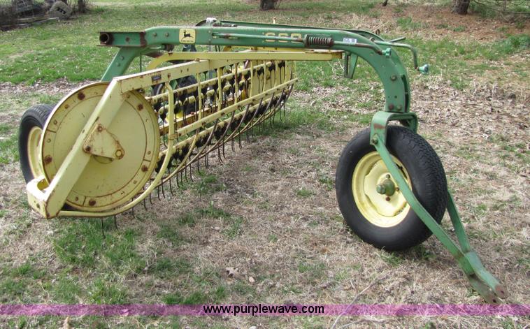 image for item 8738 John Deere 660 hay rake