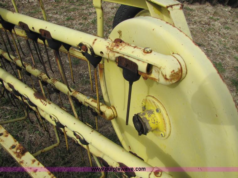 image for item 8738 John Deere 660 hay rake