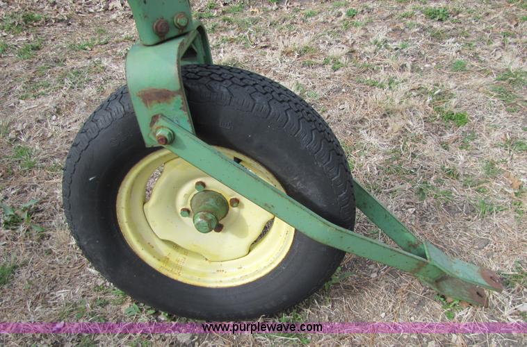 image for item 8738 John Deere 660 hay rake