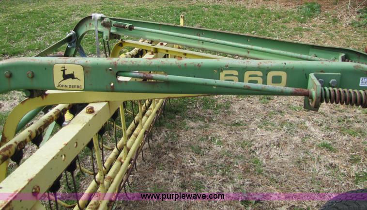 image for item 8738 John Deere 660 hay rake
