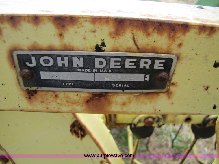 image for item 8738 John Deere 660 hay rake