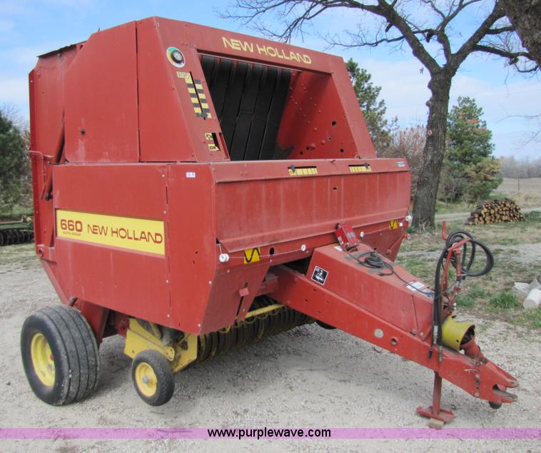 image for item 8739 New Holland 660 auto-wrap round baler