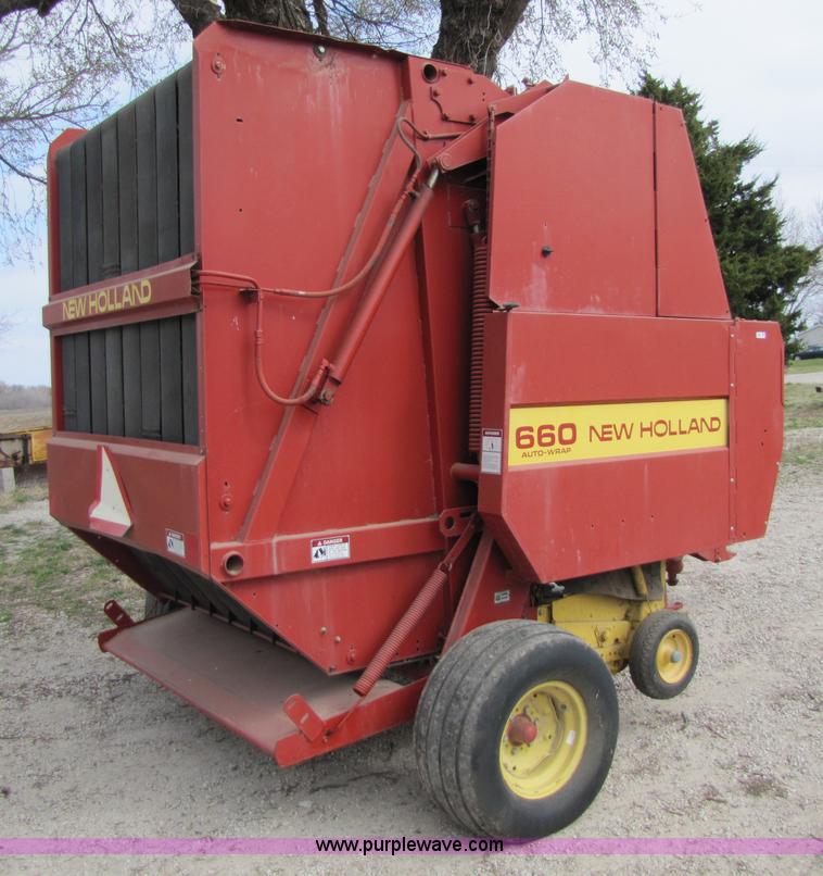 image for item 8739 New Holland 660 auto-wrap round baler