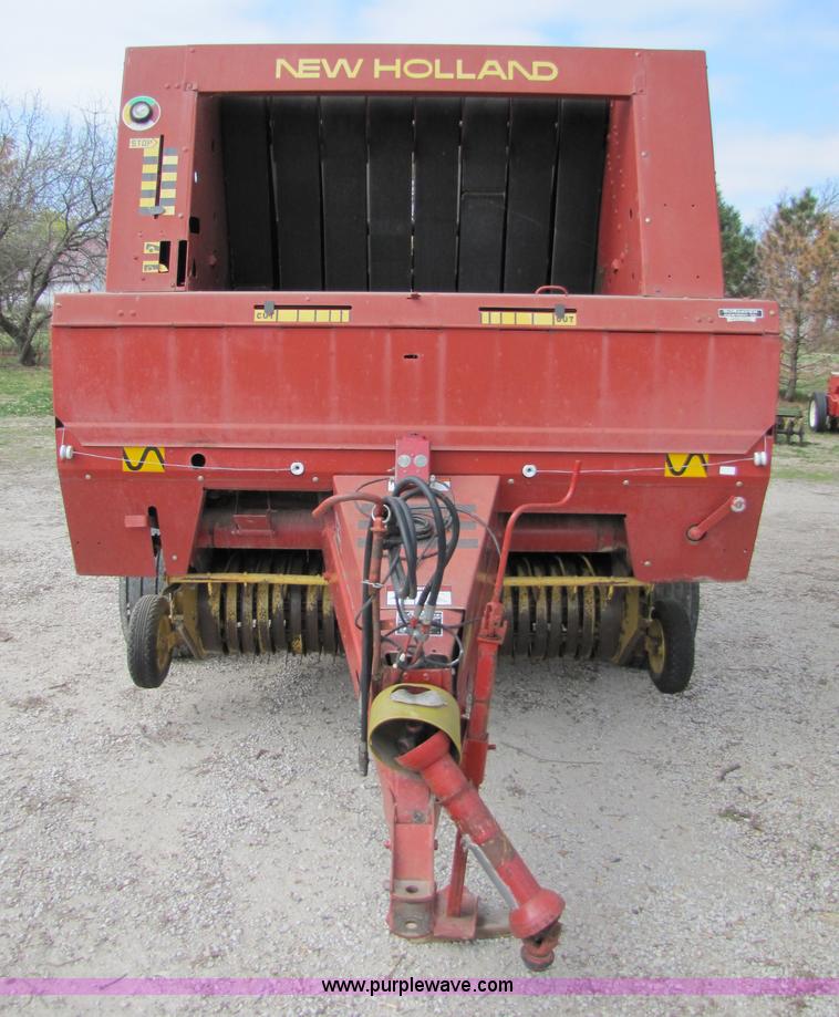 image for item 8739 New Holland 660 auto-wrap round baler