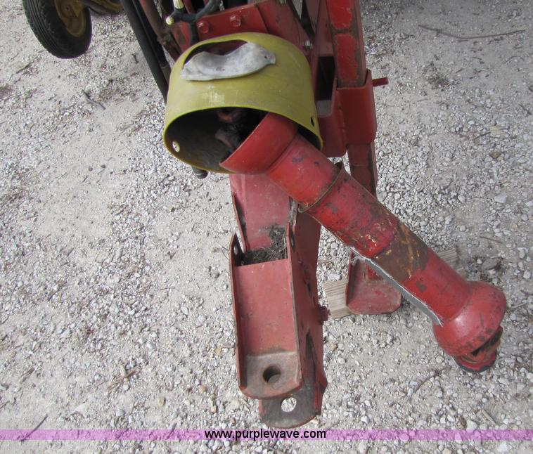 image for item 8739 New Holland 660 auto-wrap round baler