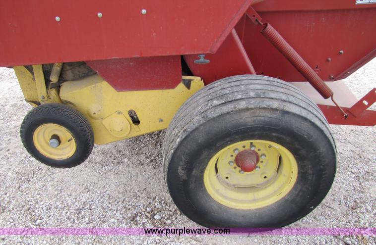 image for item 8739 New Holland 660 auto-wrap round baler