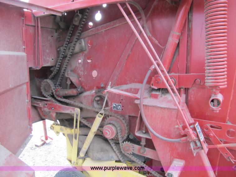 image for item 8739 New Holland 660 auto-wrap round baler