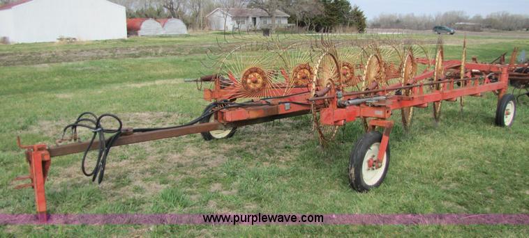 Walton V10 30' folding hay rake in Hartford, KS | Item 8743 sold ...