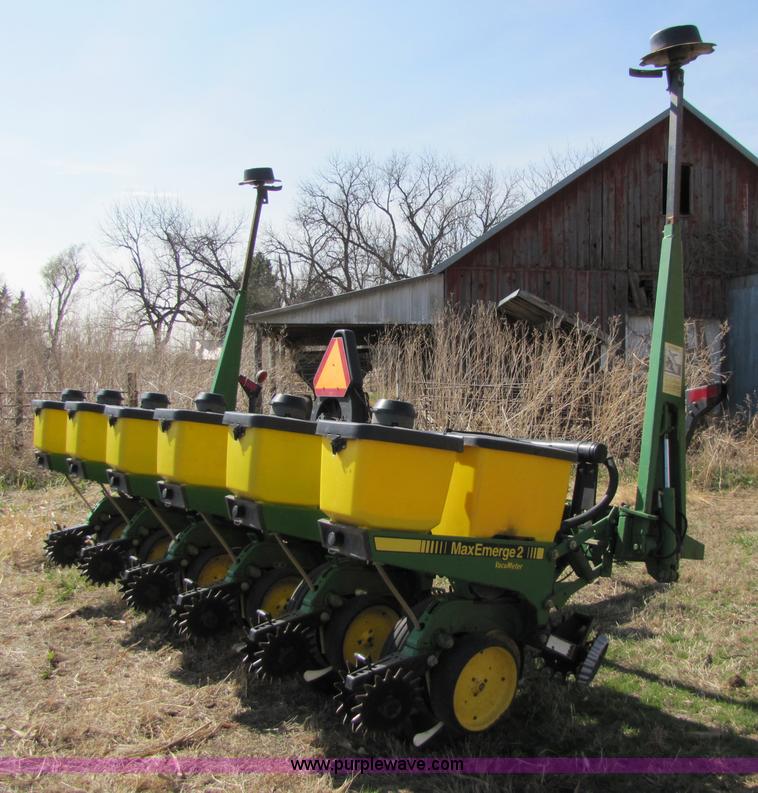 image for item 8745 John Deere 7200 six row planter