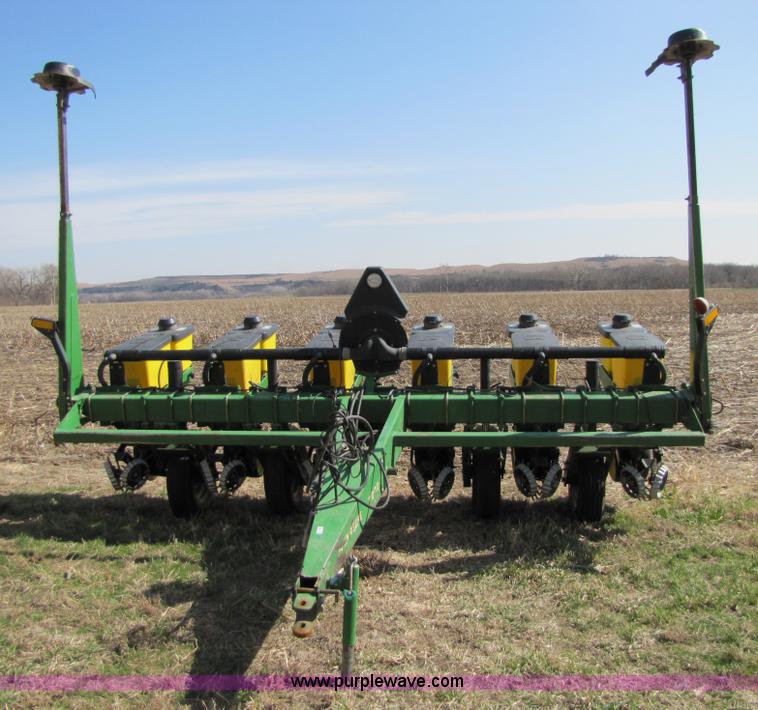 image for item 8745 John Deere 7200 six row planter