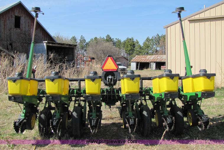 image for item 8745 John Deere 7200 six row planter
