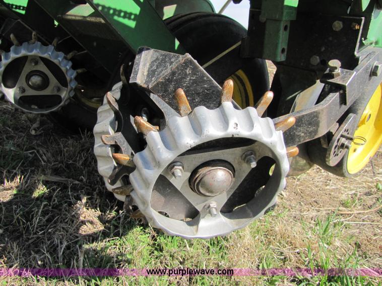 image for item 8745 John Deere 7200 six row planter