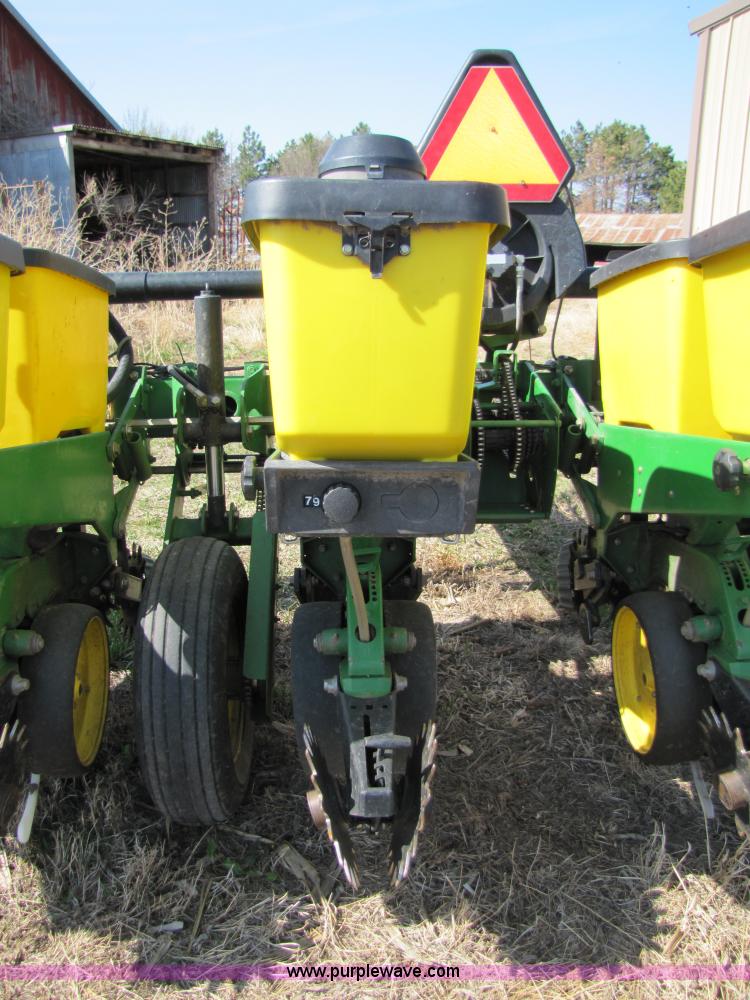 image for item 8745 John Deere 7200 six row planter