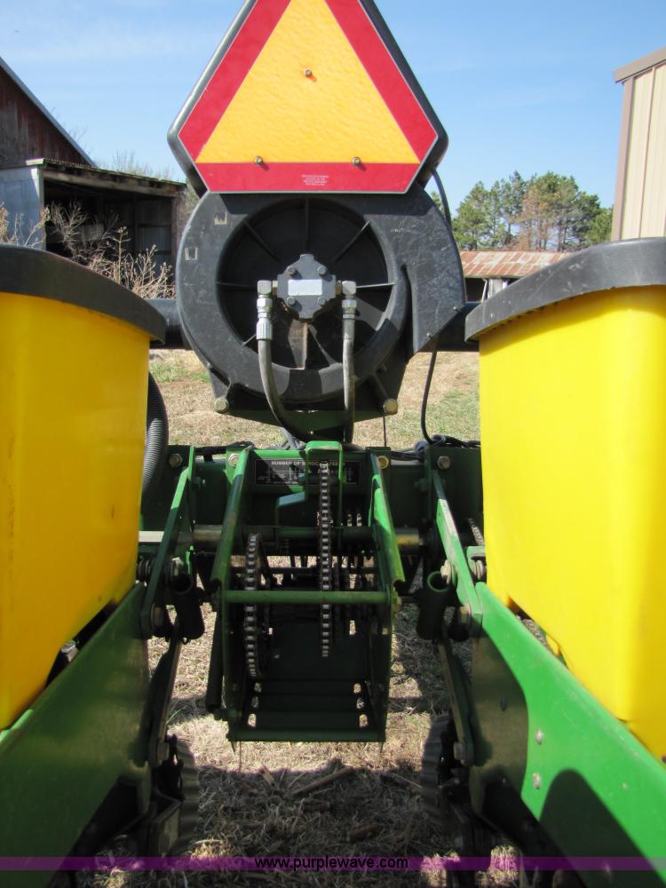 image for item 8745 John Deere 7200 six row planter