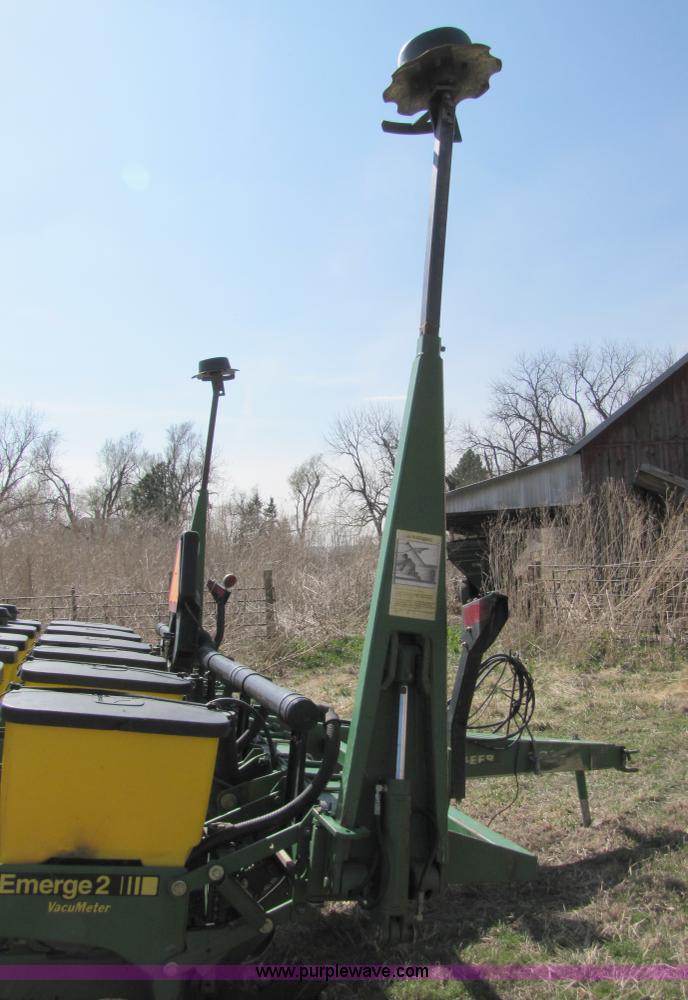image for item 8745 John Deere 7200 six row planter