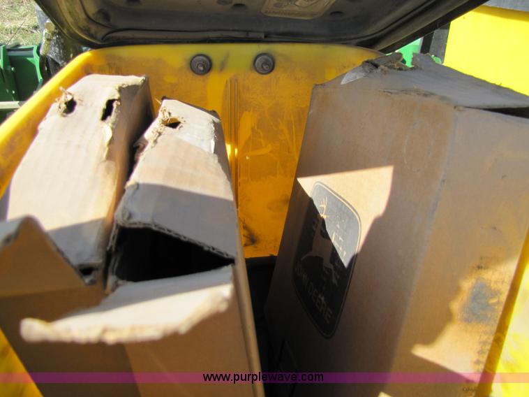 image for item 8745 John Deere 7200 six row planter