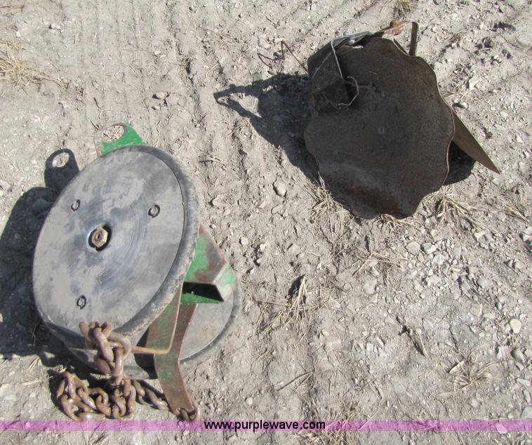 image for item 8745 John Deere 7200 six row planter