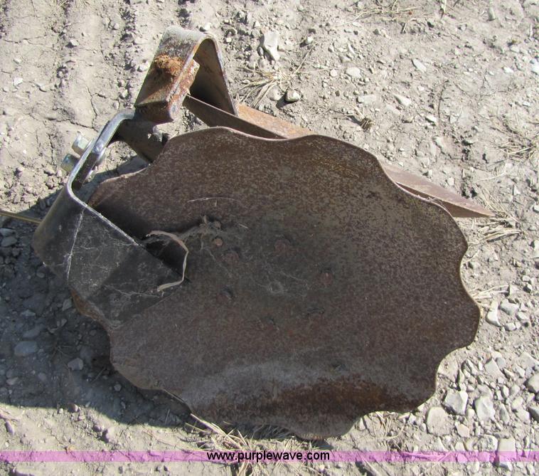 image for item 8745 John Deere 7200 six row planter