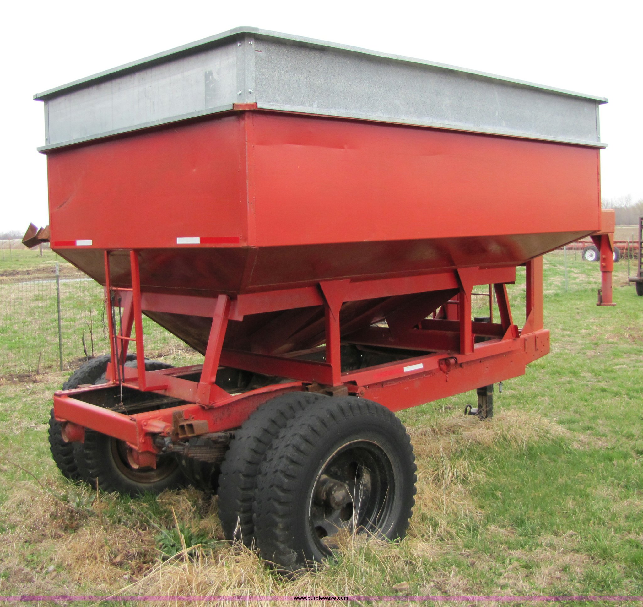Homemade grain wagon in Hartford, KS Item 8733 sold Purple Wave