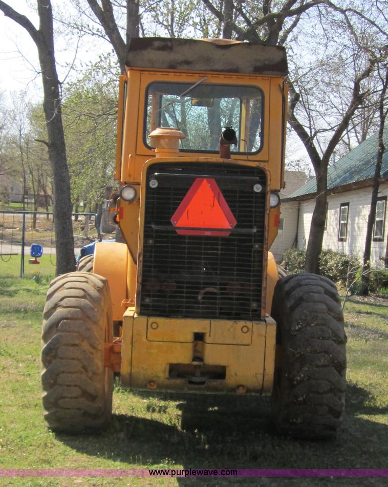 image for item 3800 1983 John Deere 544B wheel loader