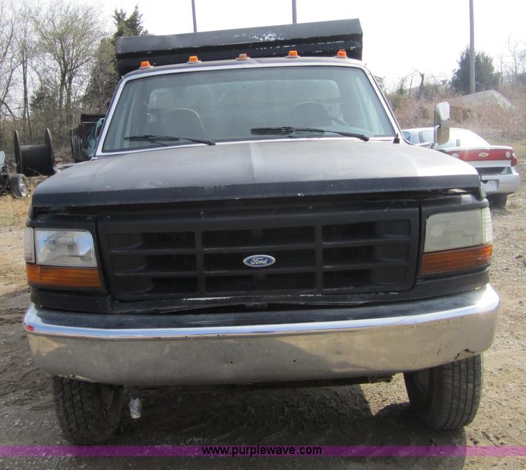 image for item 3826 1992 Ford F350 Super Duty pickup truck