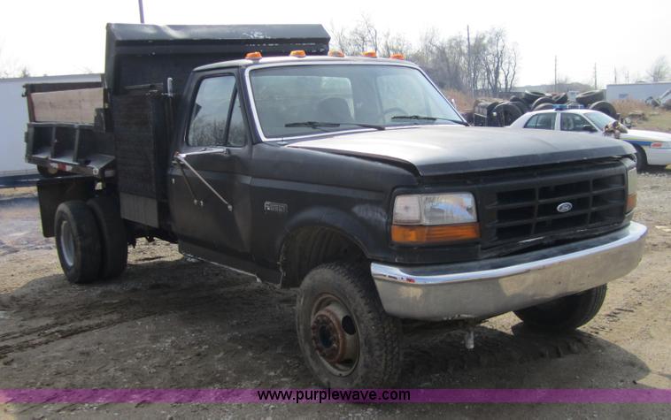 image for item 3826 1992 Ford F350 Super Duty pickup truck