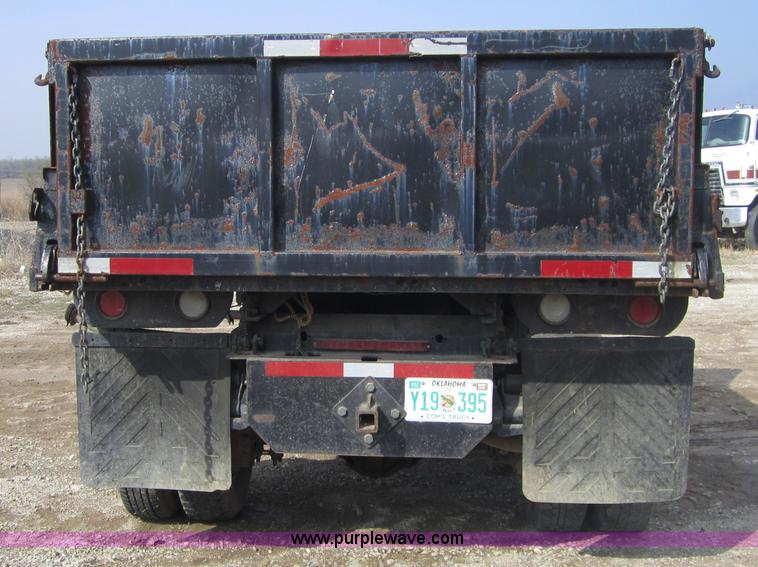 image for item 3826 1992 Ford F350 Super Duty pickup truck